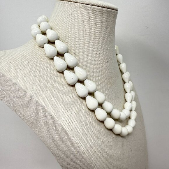 Vintage Beaded Necklace White Retro Look Teardrop Bead Double Strand Mid-Century - Picture 5 of 8